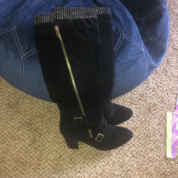 Black Boots - Picture 2 of 8